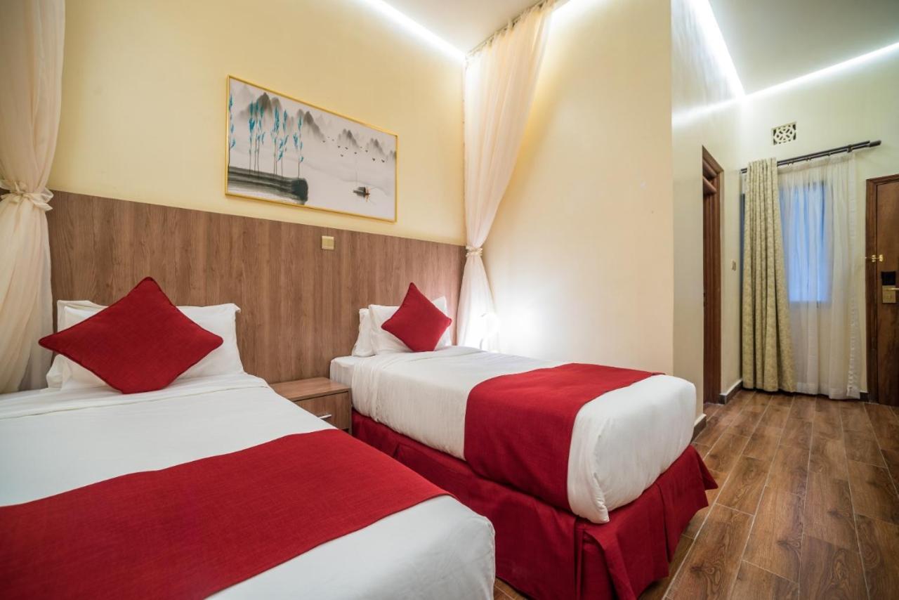 Deluxe, Twin Beds