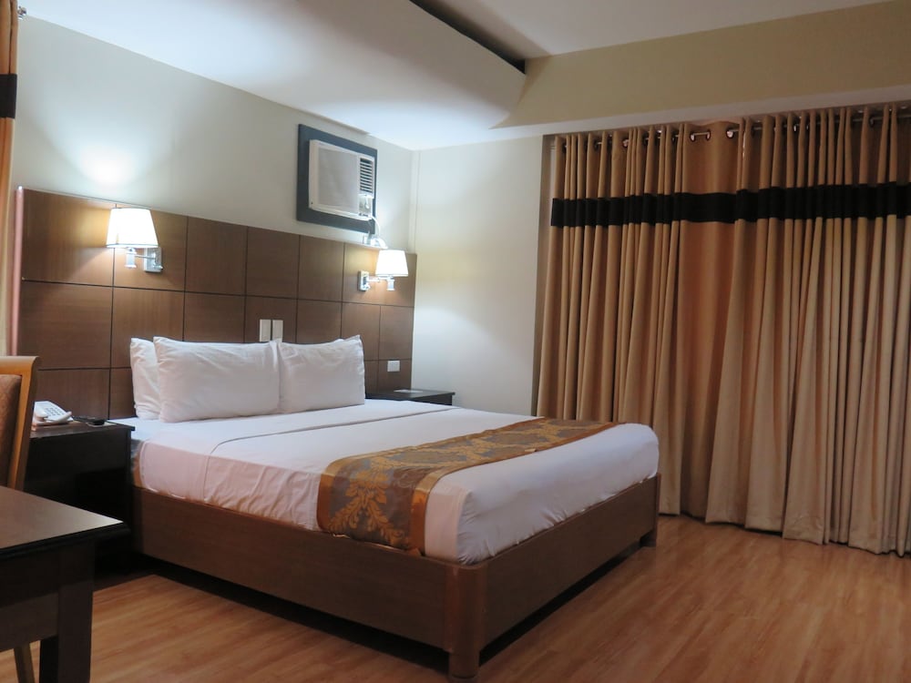 The Pinnacle Hotel And Suites 30/61