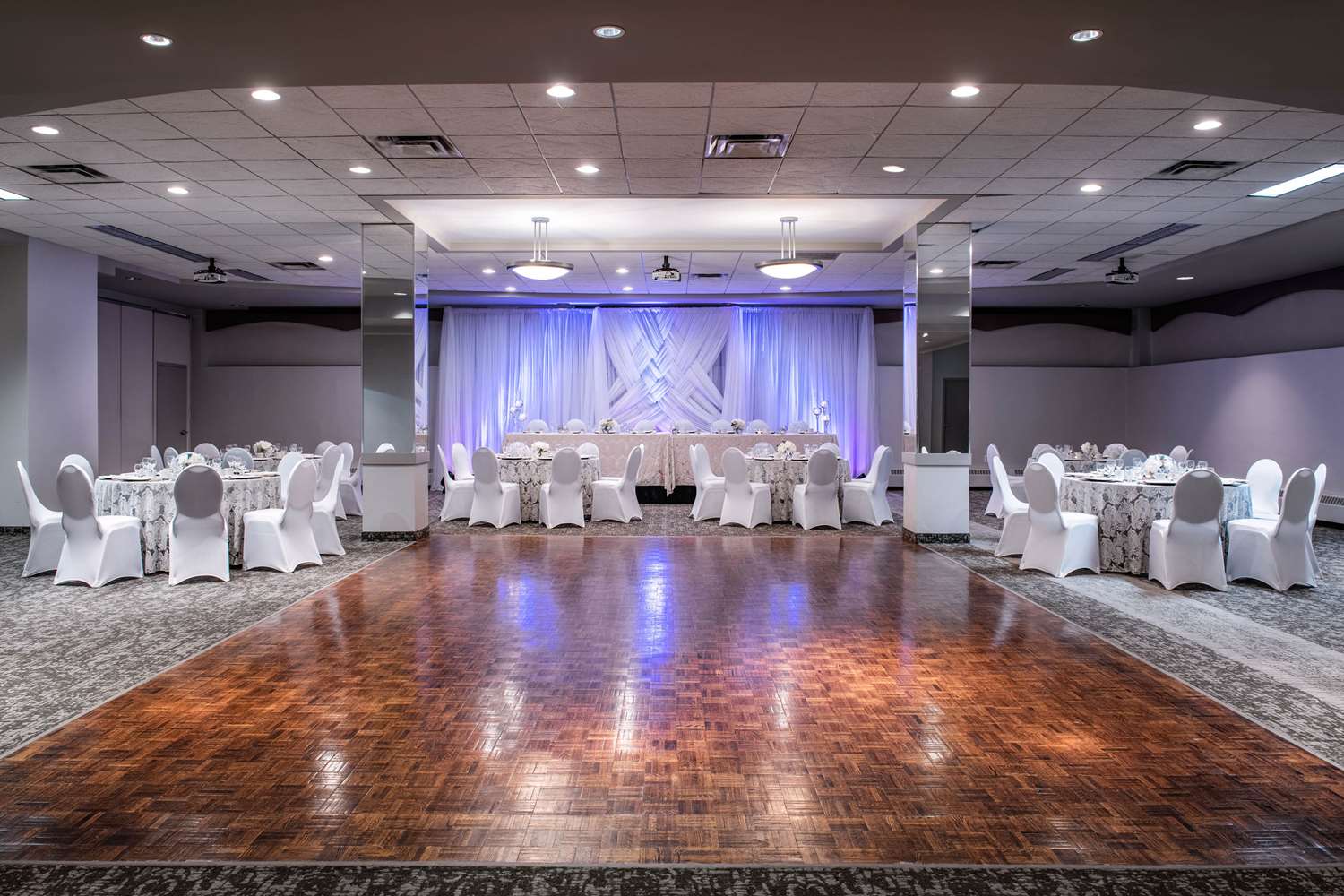Clarion Hotel and Suites 17/21