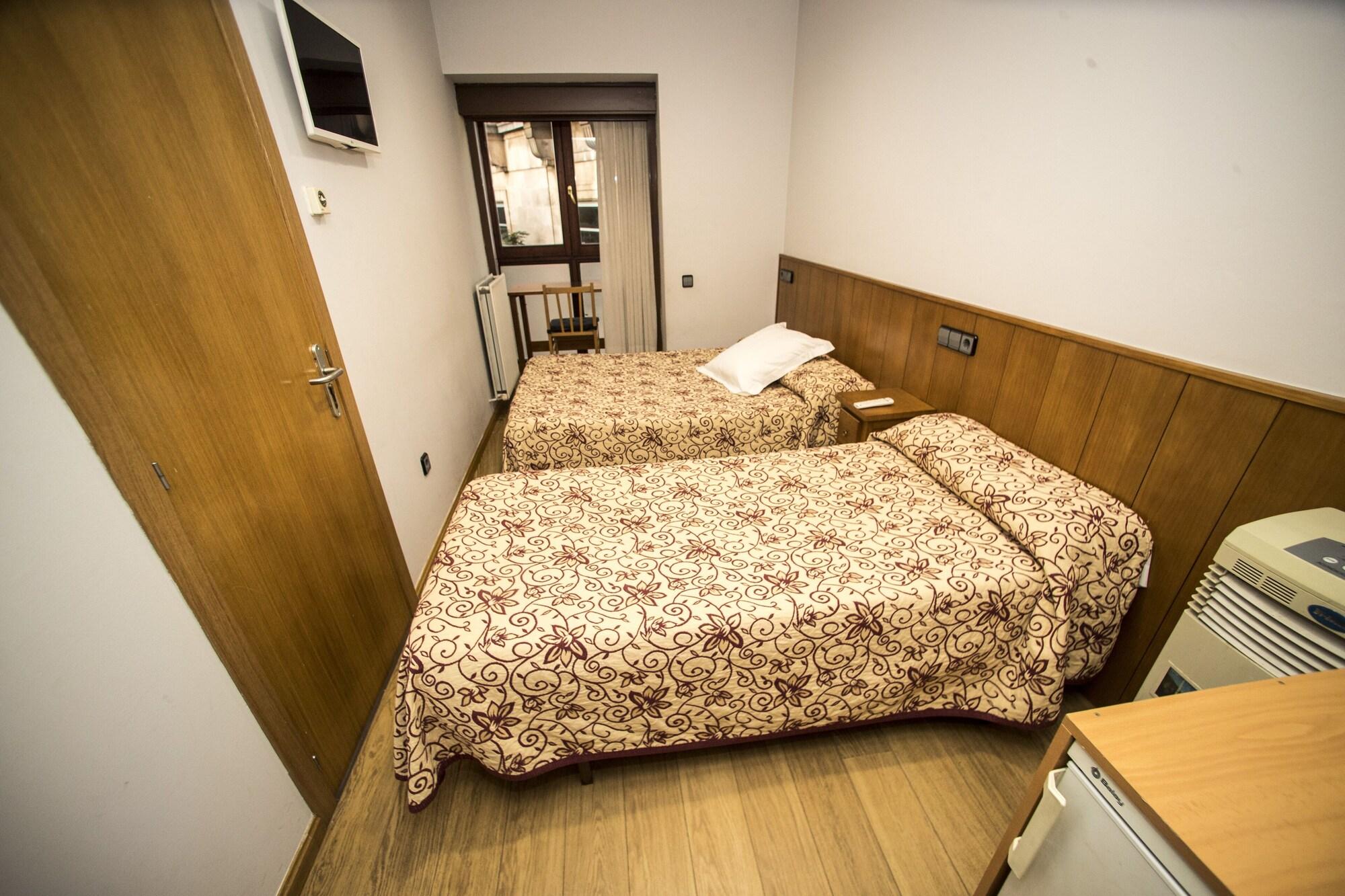 Hostal Caballeros 4/15