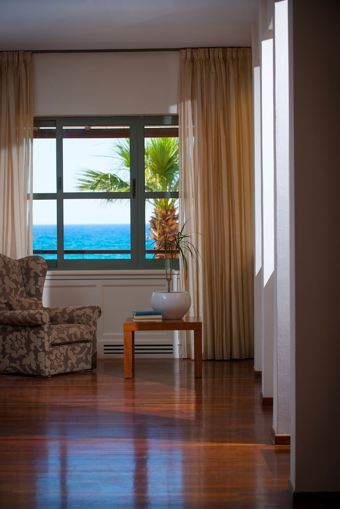 Bella Beach Hotel 56/70
