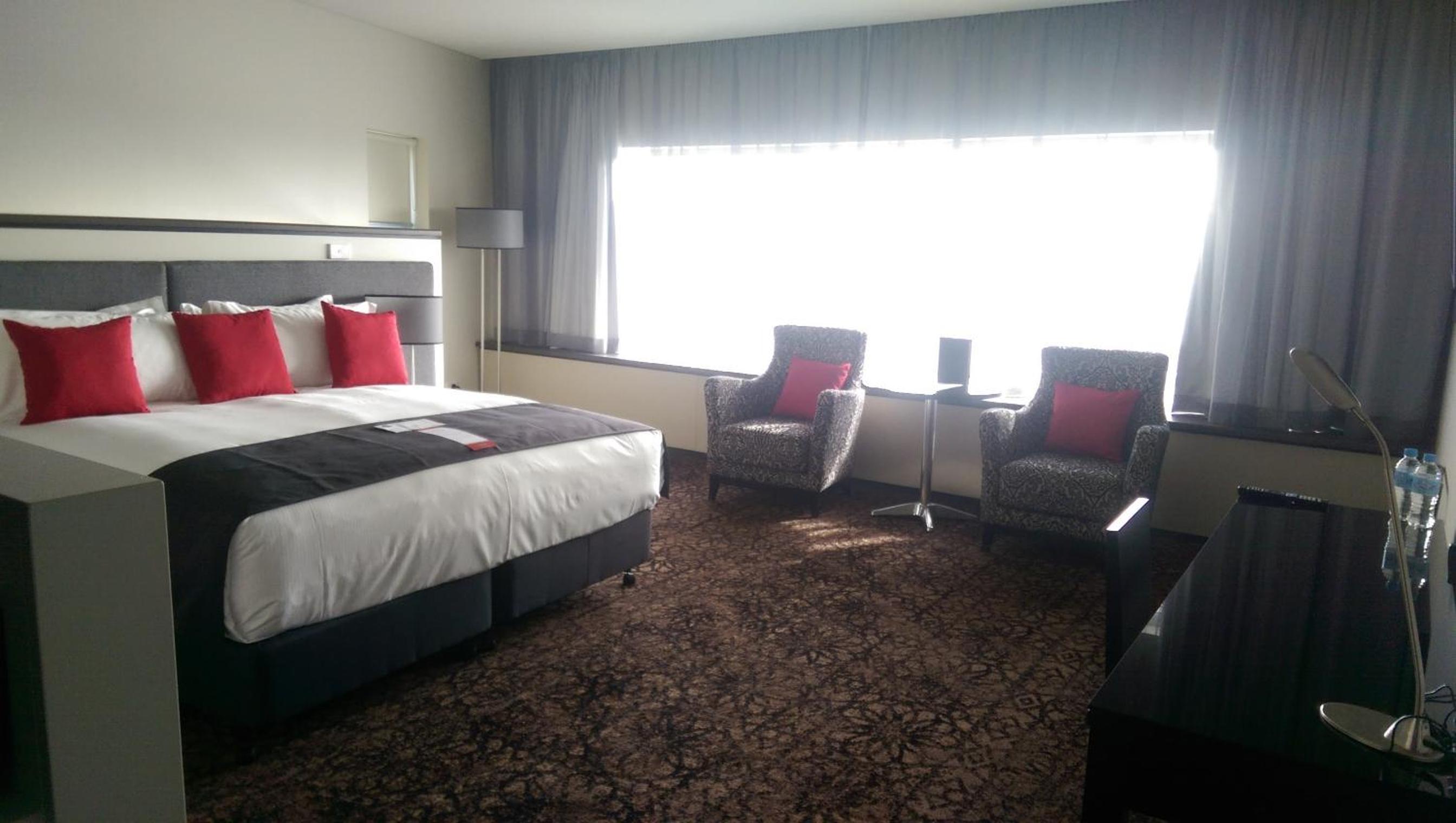 غرفة ديلوكس بسرير كينج، CALAMVALE HOTEL SUITES AND CONFERENCE CENTRE 3/10