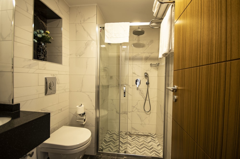 Eliza Hotel 49/50