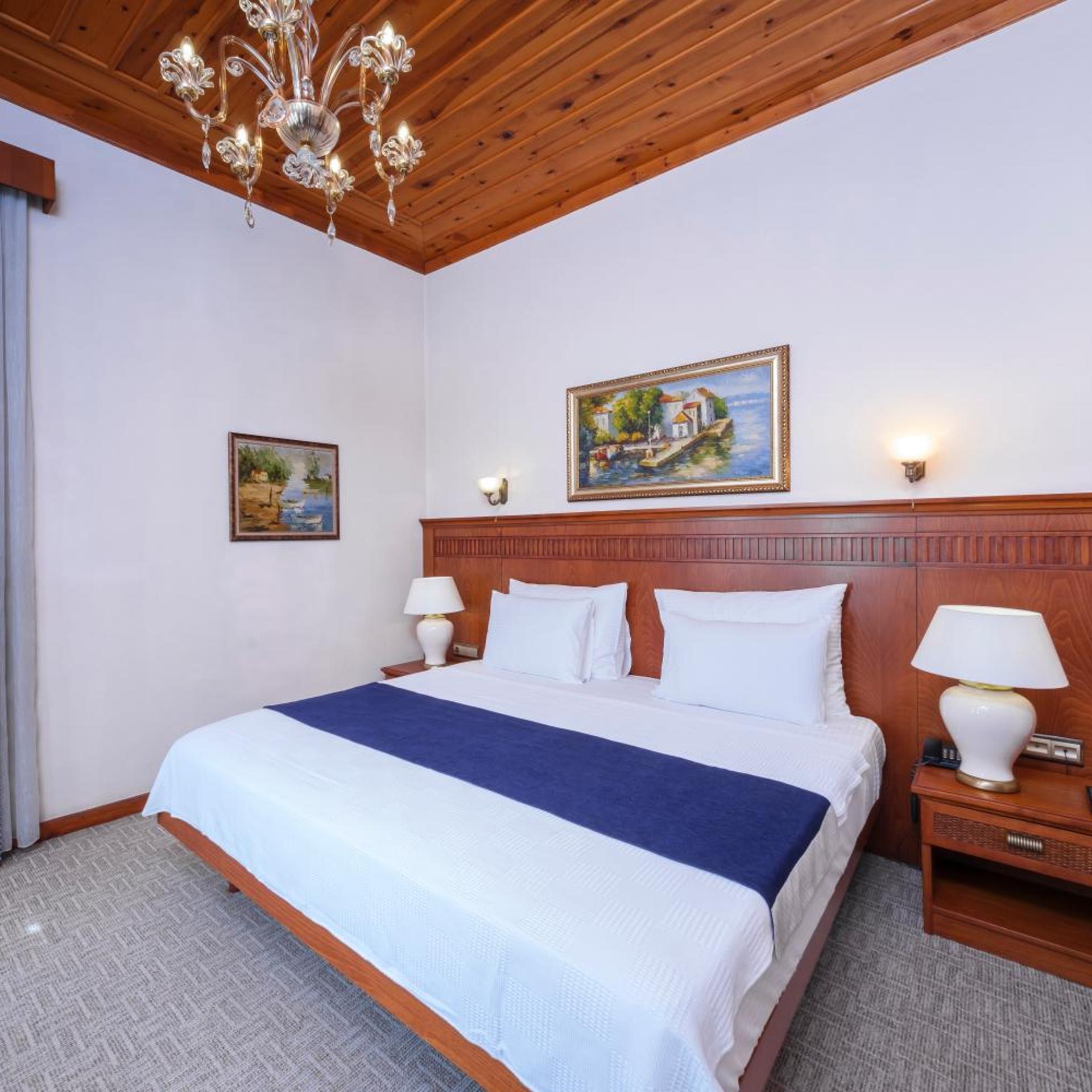 جناح بشرفة، Bosnali Hotel 5/10