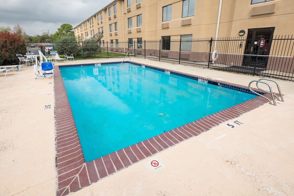 GreenTree Inn Houston IAH Airport 42/48