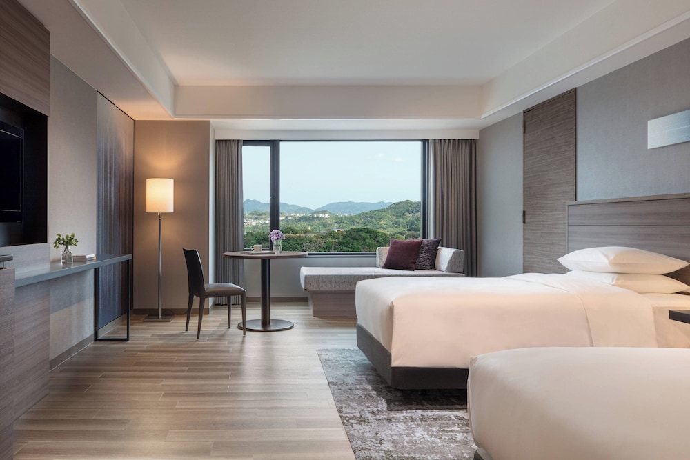 غرفة سوبيريور بسرير كينج بإطلالة على الحديقة، Nanki-Shirahama Marriott Hotel 2/5