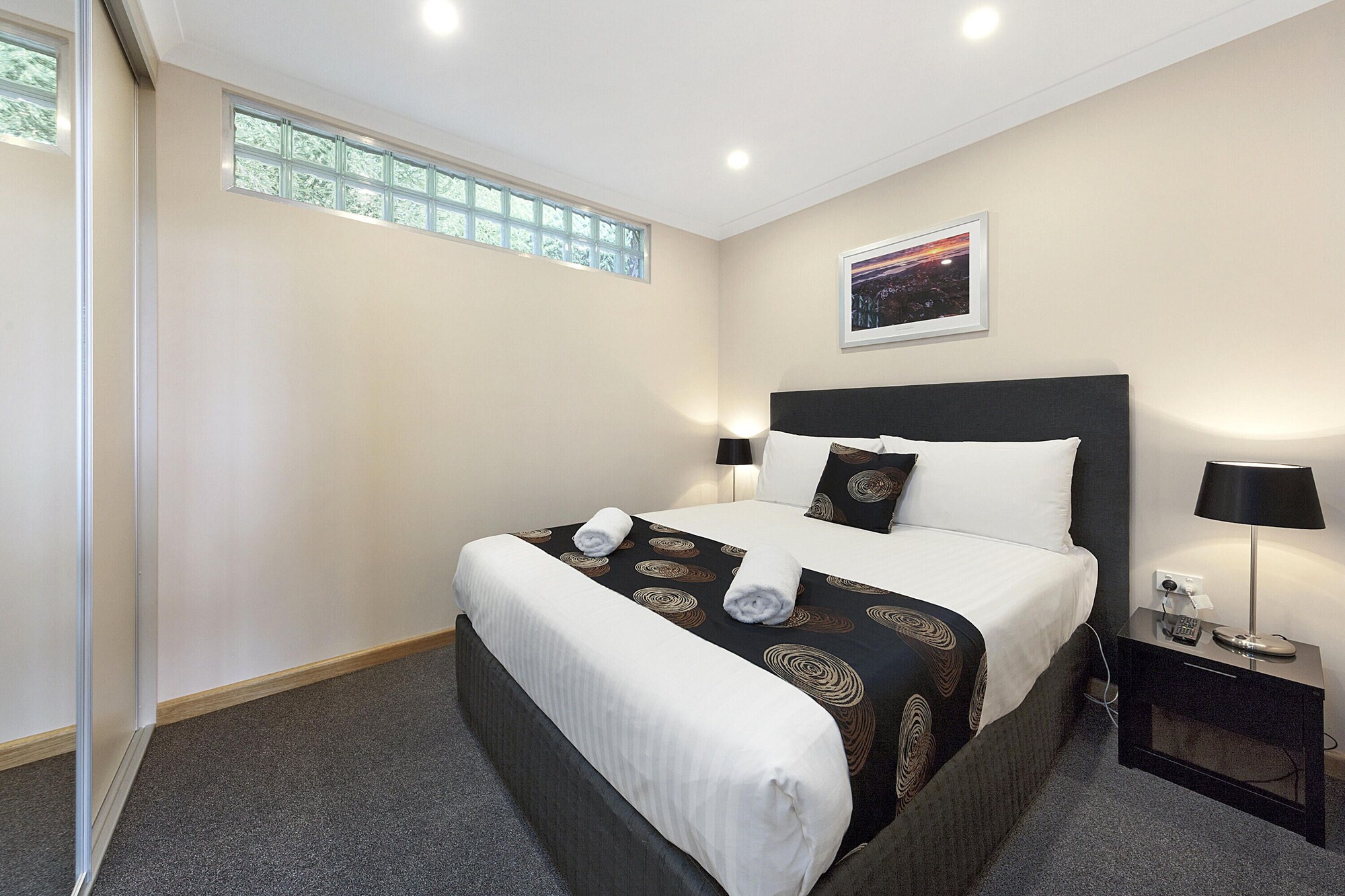 1 BEDROOM, APARTMENT, LAUNDRY, KITCHEN