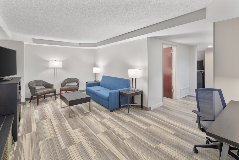 Holiday Inn Express Hotel And Suites Greenville I 85 Woodruff Rd 37/72