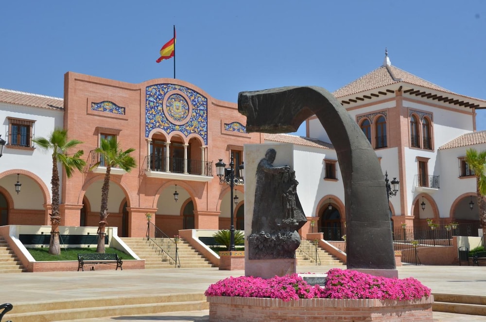 Hotel La Pinta 38/41
