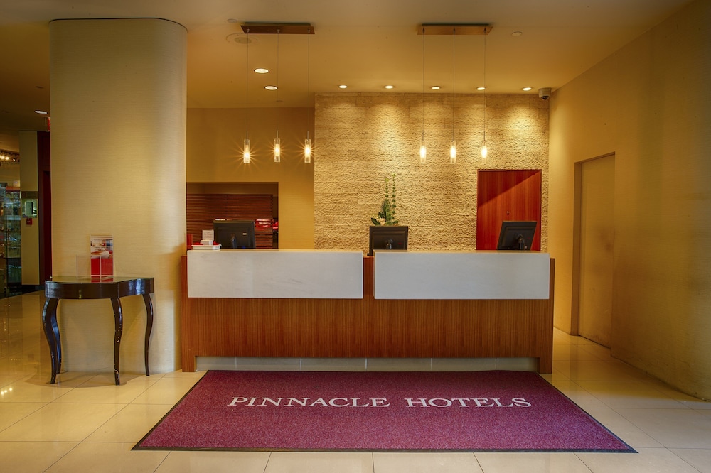 Pinnacle Vancouver Harbourfront (Ex Renaissance) 6/57
