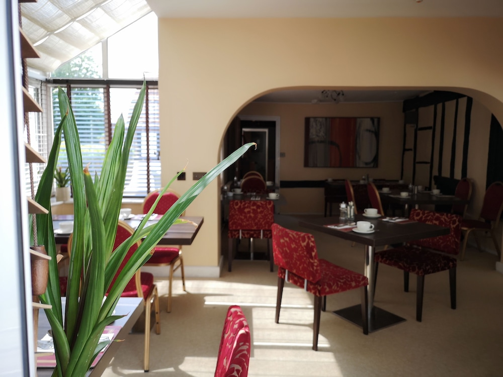 Tudor Lodge Hotel 31/45