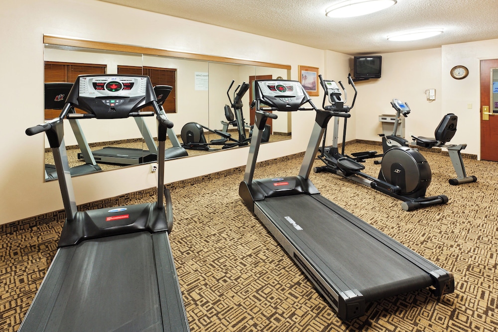 Holiday Inn Express Hotel Suites Reidsville 33/41