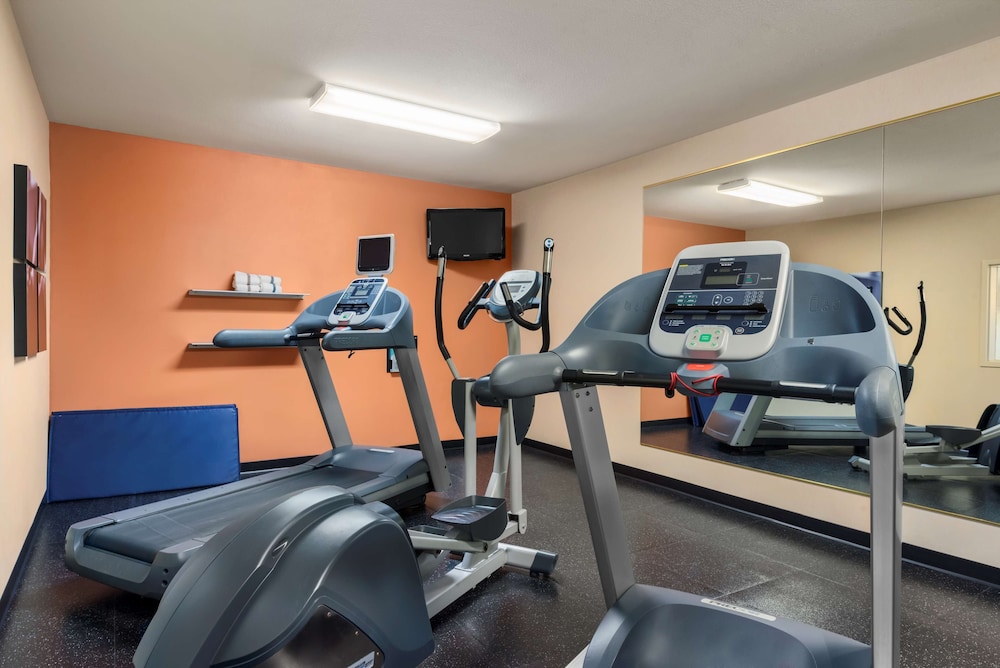 Country Inn & Suites By Radisson, Peoria North, IL 18/28