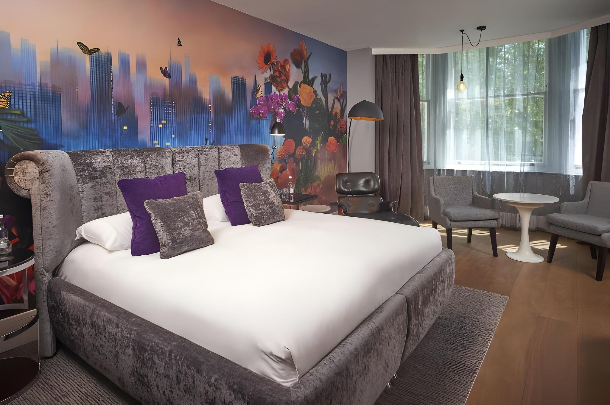 Club, Deluxe, Queen Bed