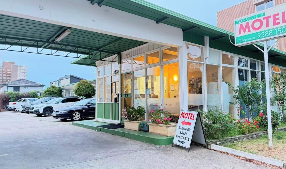 PARKVILLE MOTEL 46/56