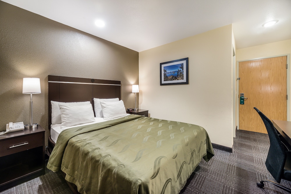 Quality Inn and Suites near NAS Fallon 7/30