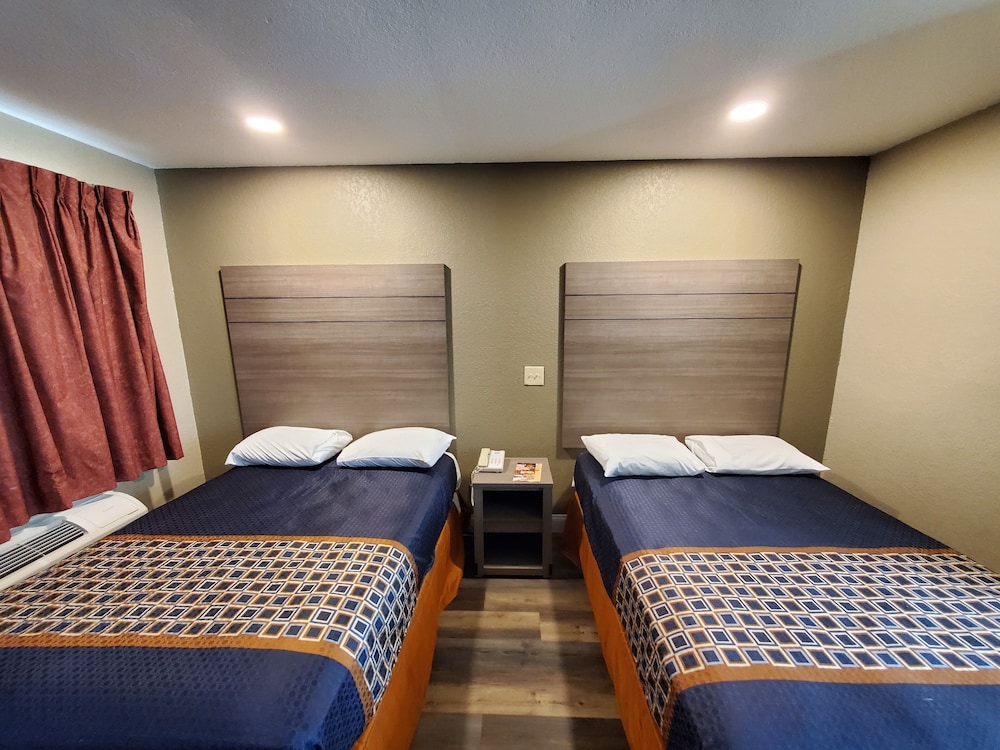 River Inn Motel (ex. Rodeway Inn Downtown) 13/29