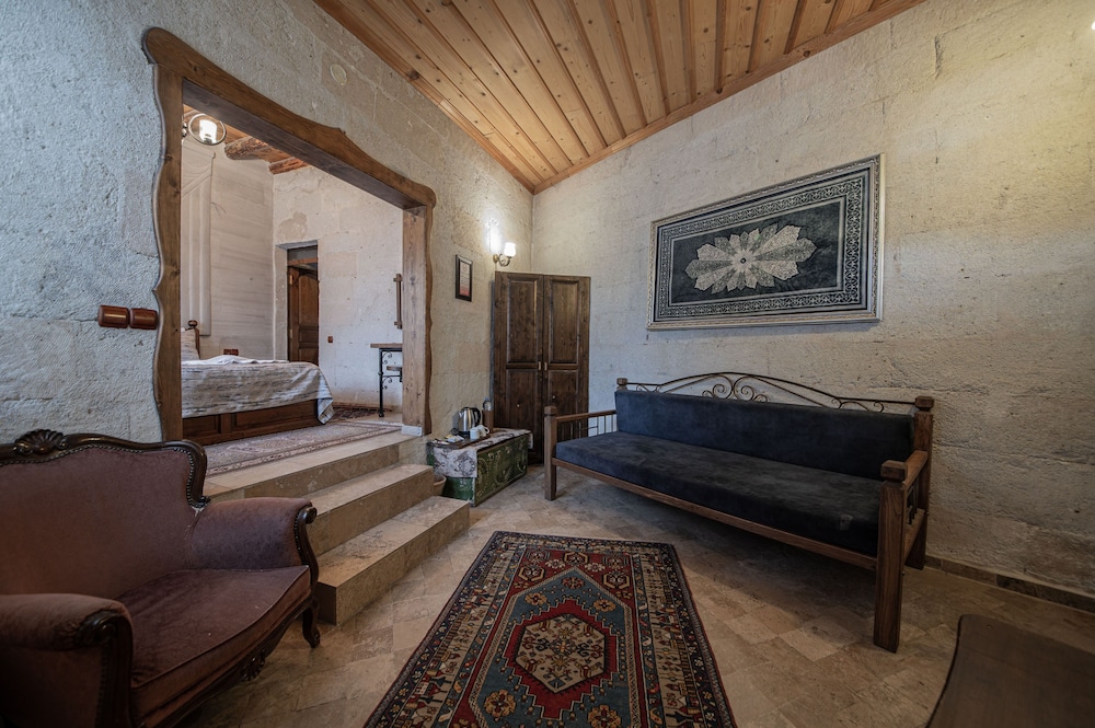 Chelebi Cave House 82/98