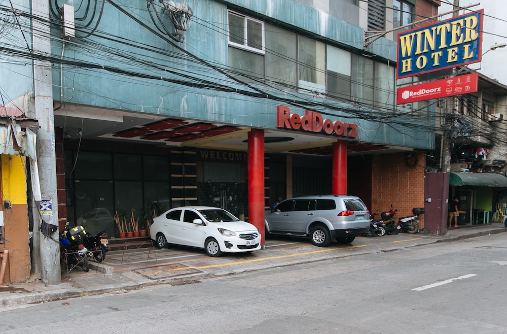 RedDoorz at Winter Hotel Araneta 56/61