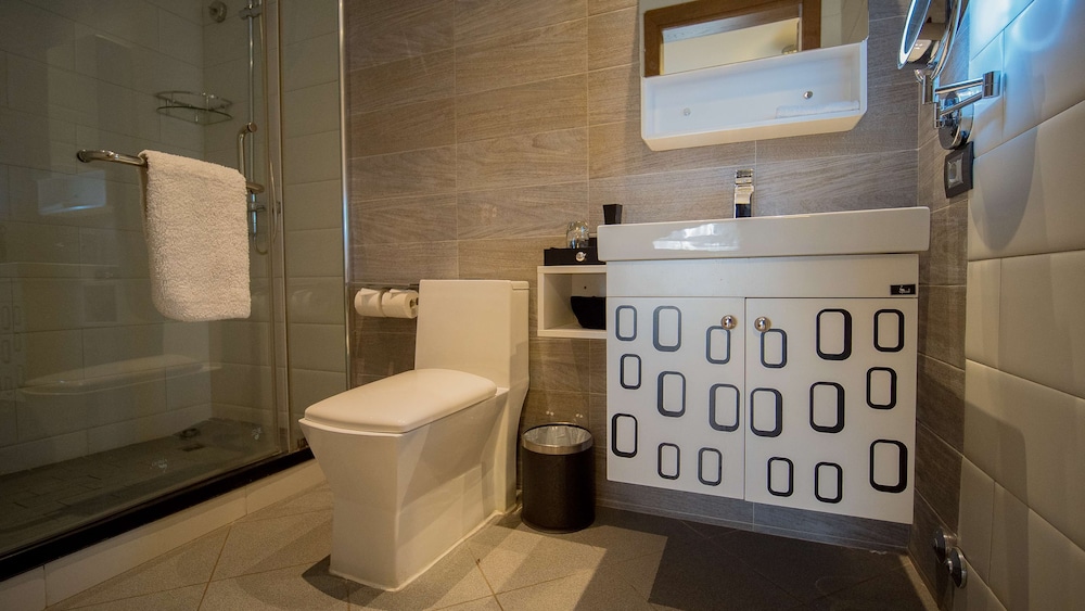 Oak Plaza Suites 32/66