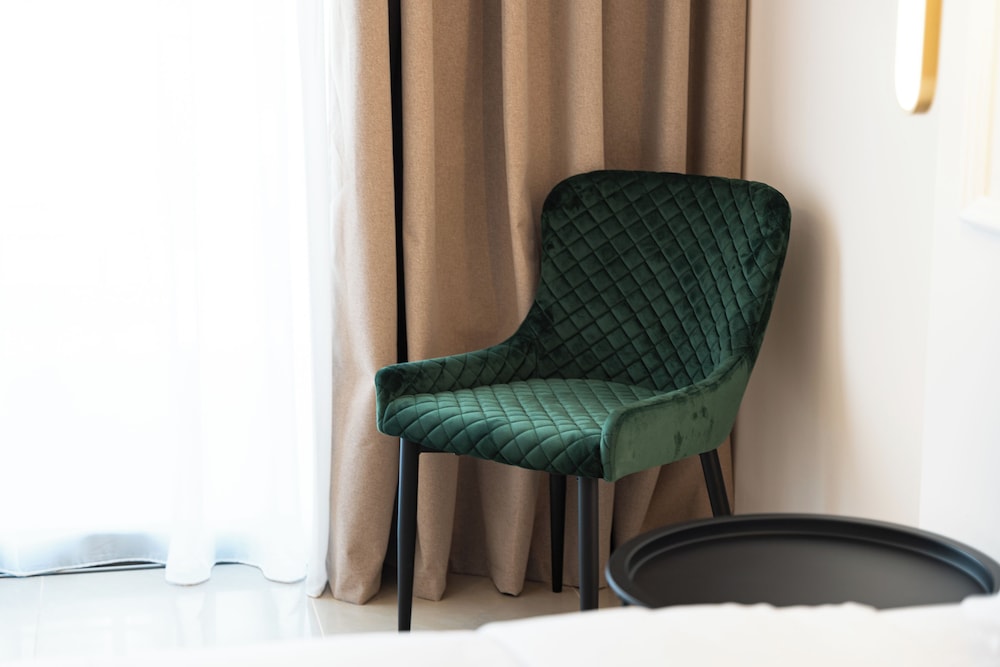 Philia Center Suites 64/73