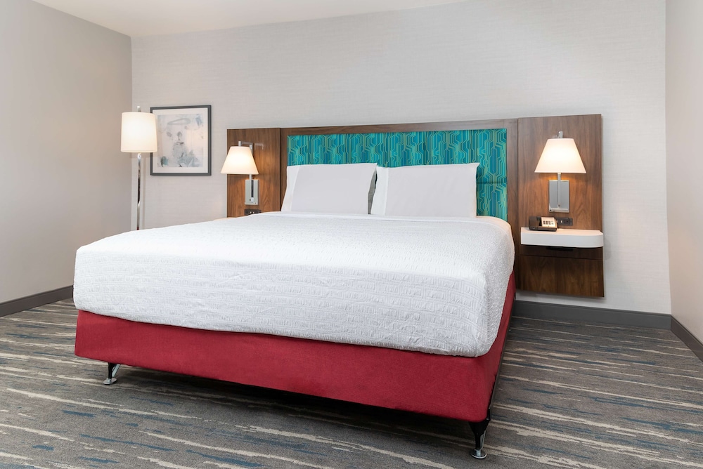 ROOM, KING BED