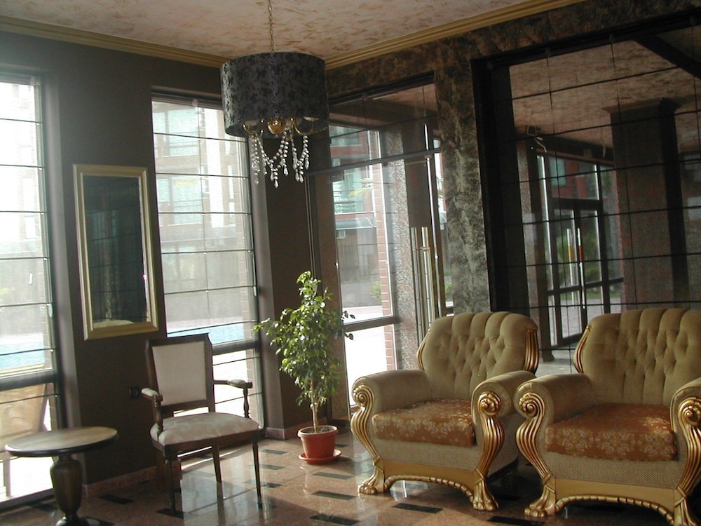 Chateau Del Marina Complex Apartments 8/20