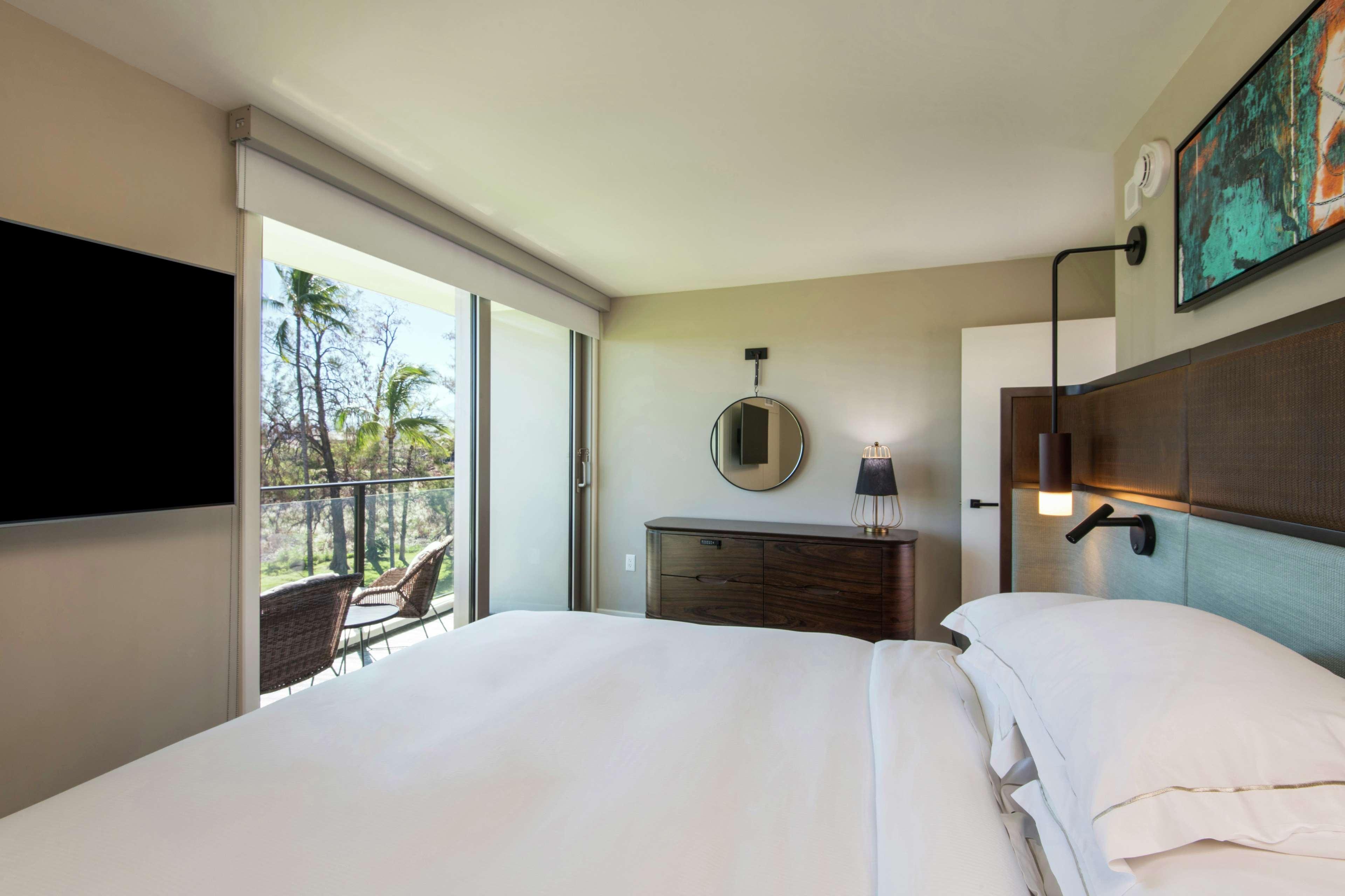 1 Bedroom, Plus, Suite, King Bed, Resort View, Accessible