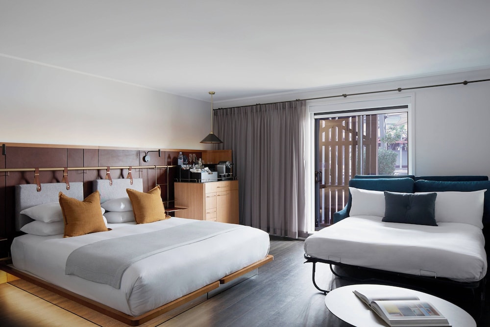 Room, King Bed, Sofa