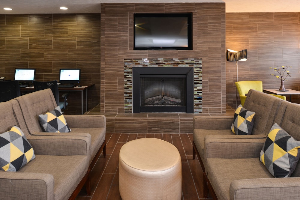 Holiday Inn Express Hotel And Suites Omaha West 36/46