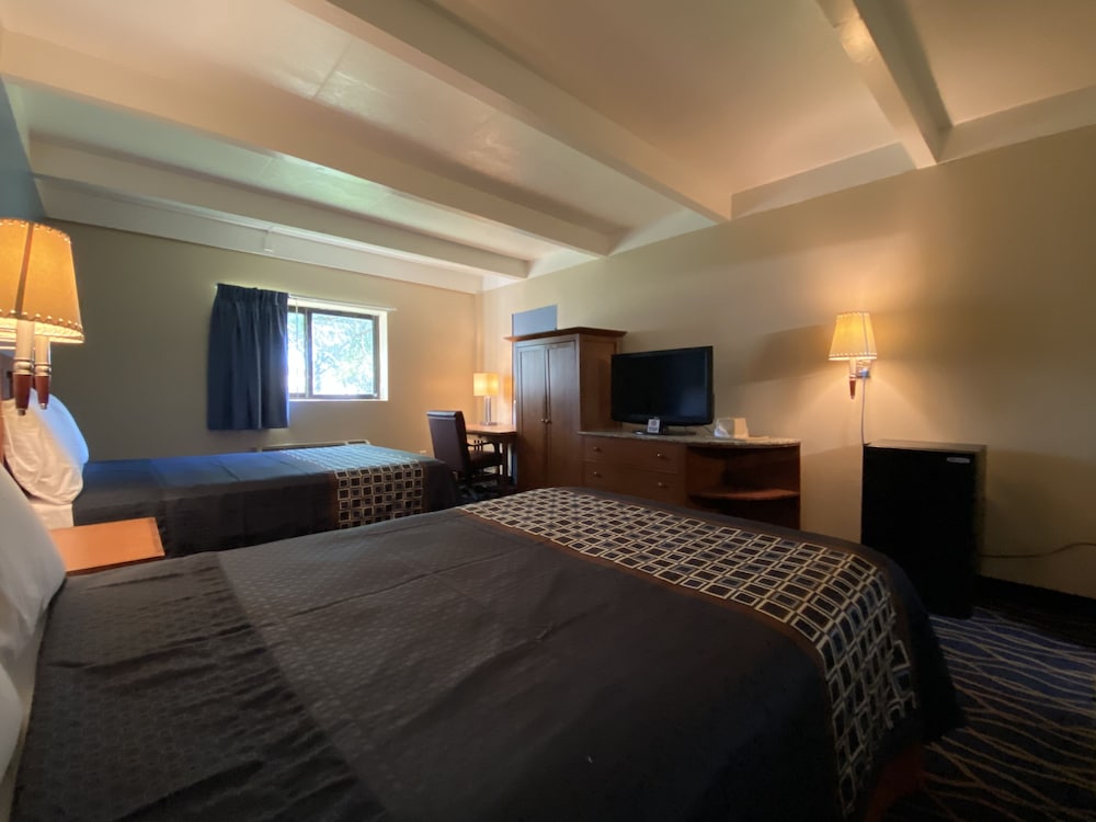 Economy Inn North Randall 12/49