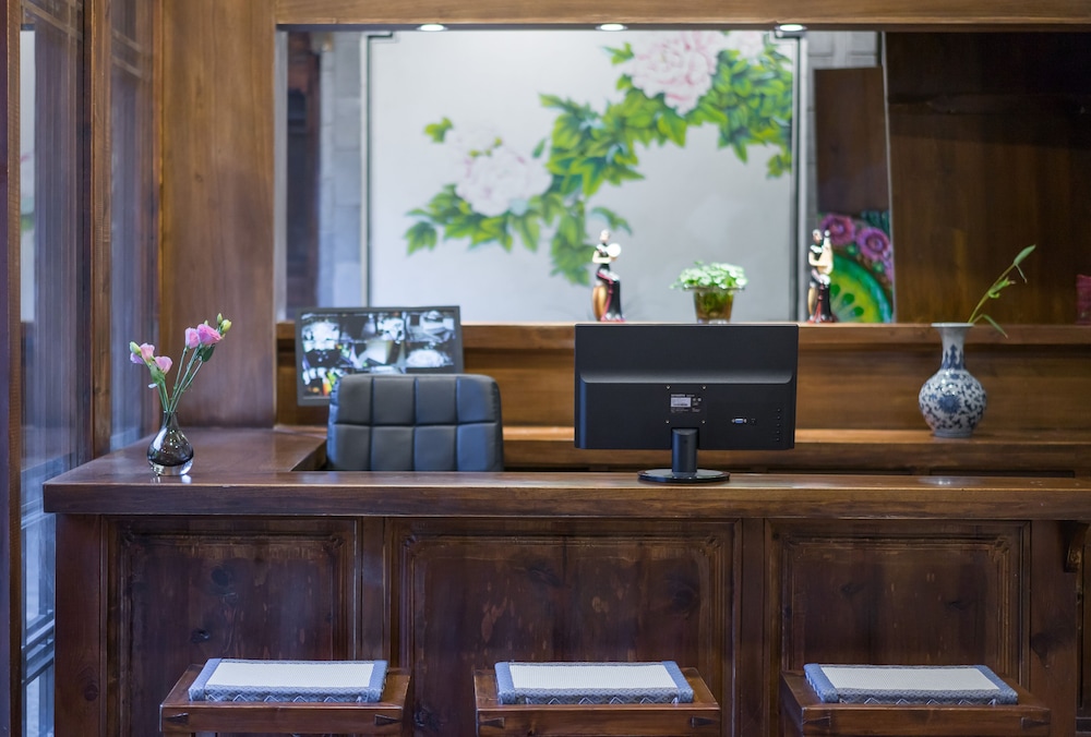 Lize Graceland Artistic Suite Inn 4/50