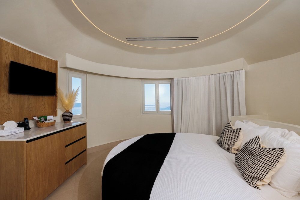 Mini, Suite, Quadruple, Queen Bed, Caldera View, Sofa, Plunge Pool، Rocabella Deluxe Suites And Spa 6/10