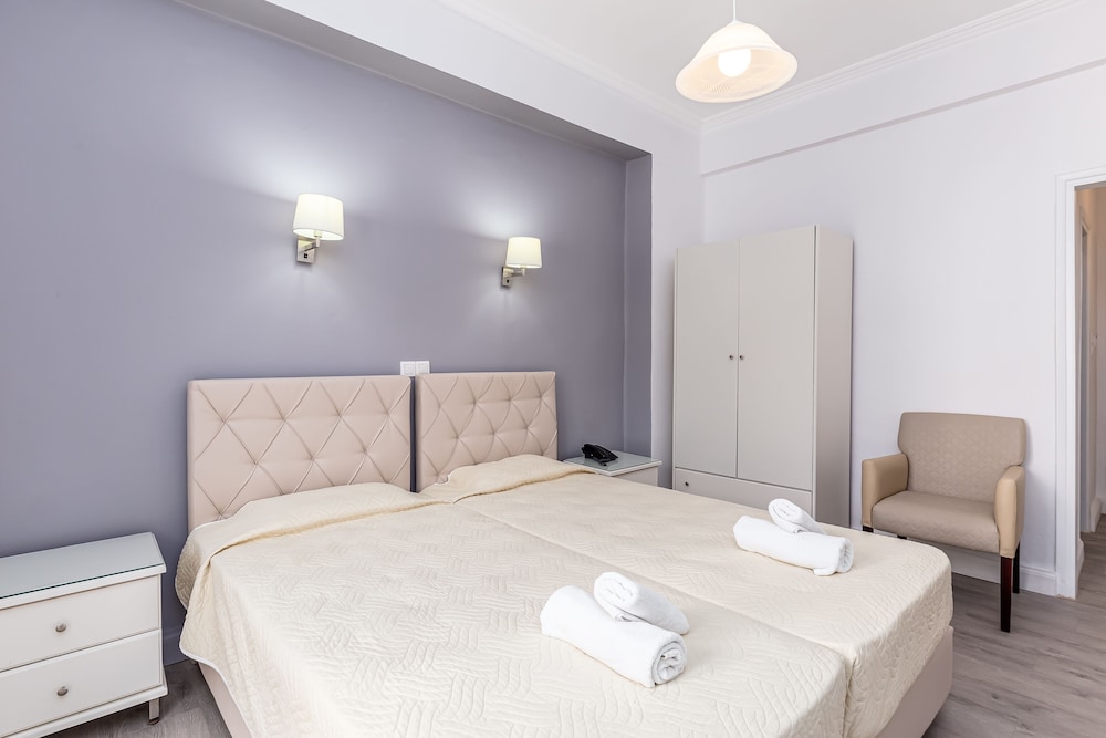 Room, Twin Beds, Street View