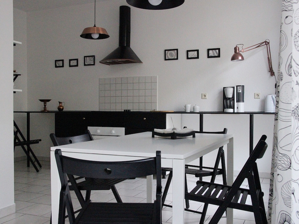 Leon Suite Apartments 37/50