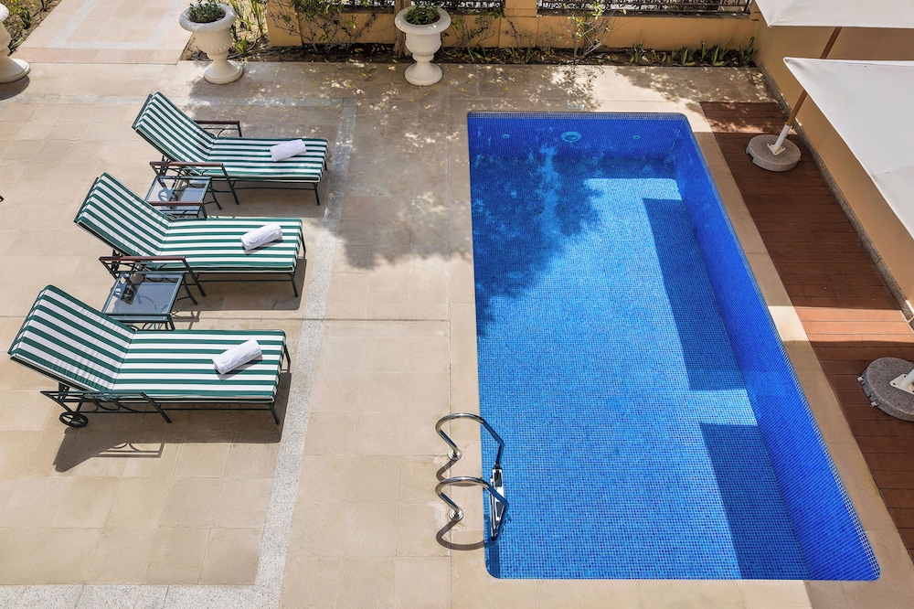 swimming pool spa