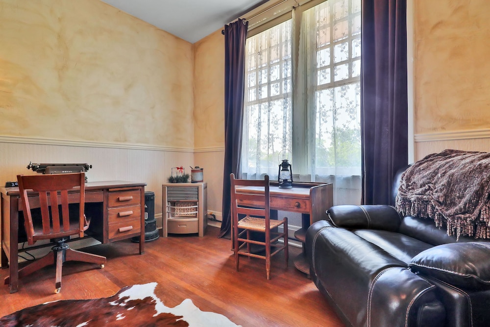 The Lancaster Manor Bed and Breakfast 34/50