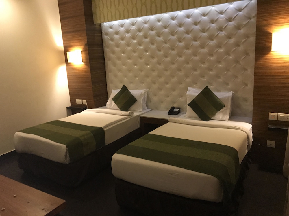 Hotel Ivory 32 36/63