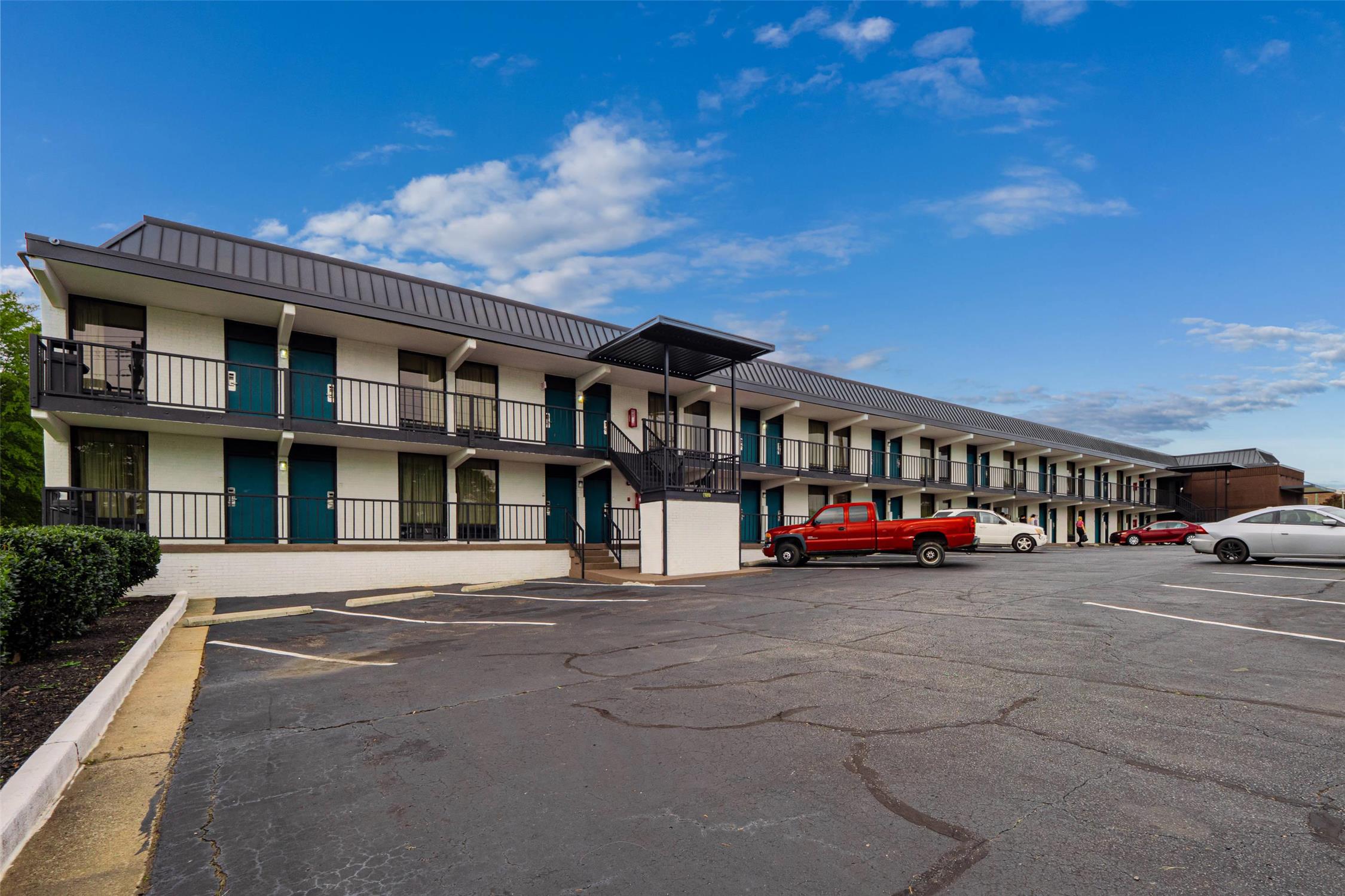 Clarion Pointe Winston - Salem Downtown 23/25