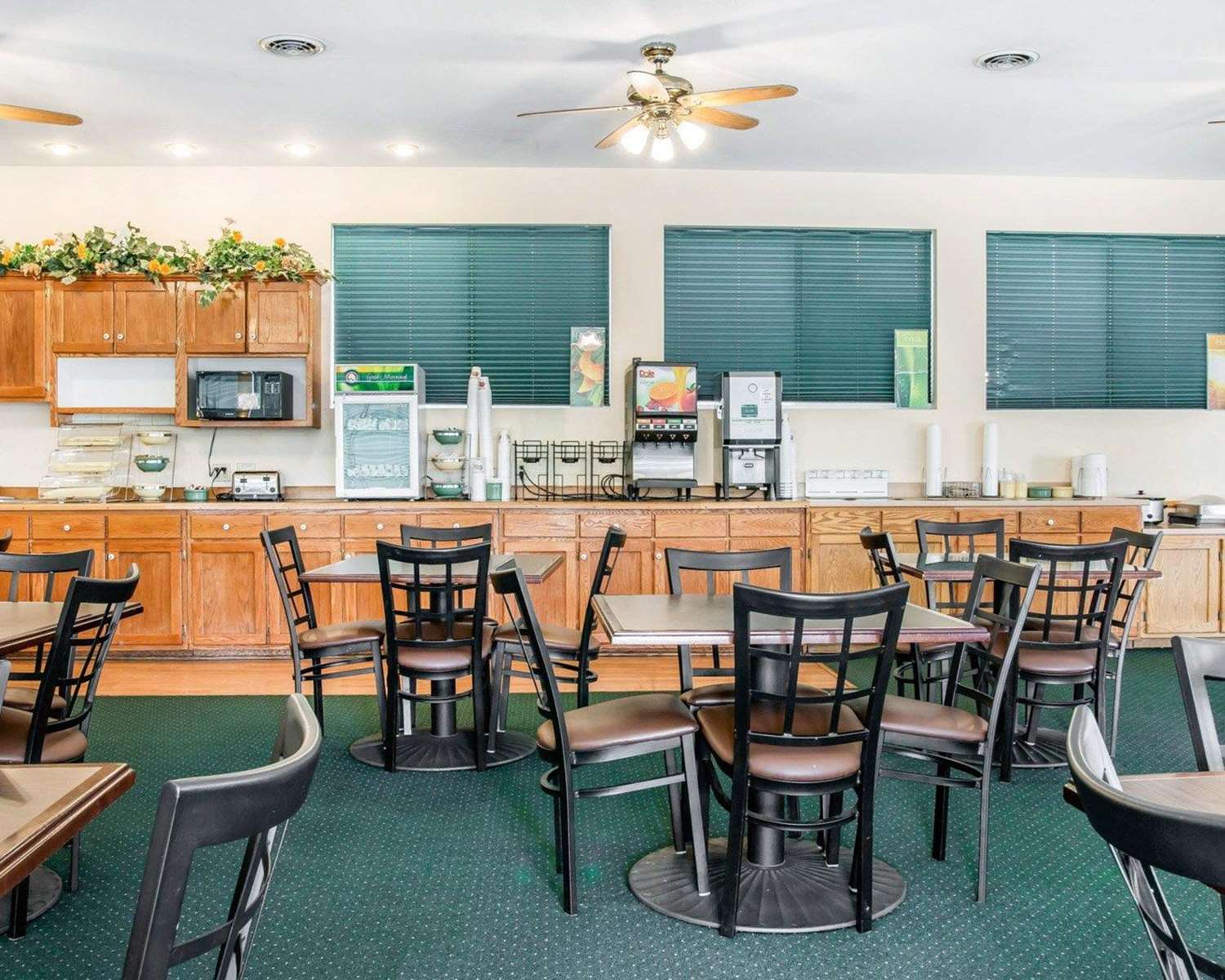 Quality Inn & Suites Mackinaw City Beachfront 21/21