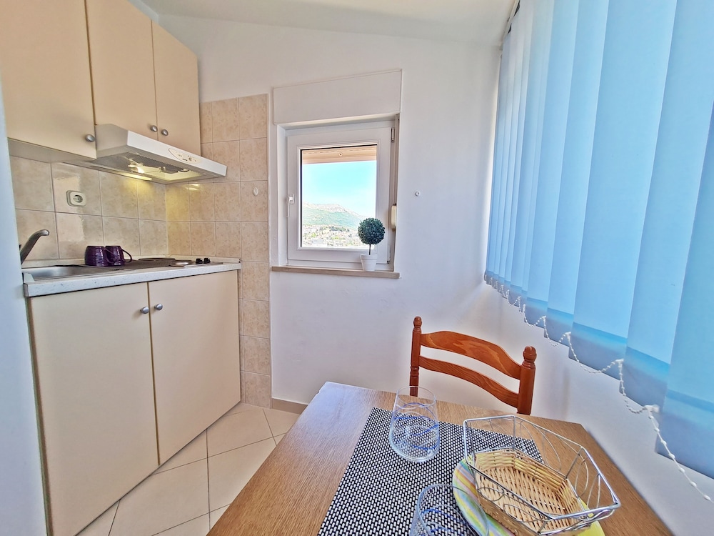 APARTMENTS ROOMS PORAT 4/47