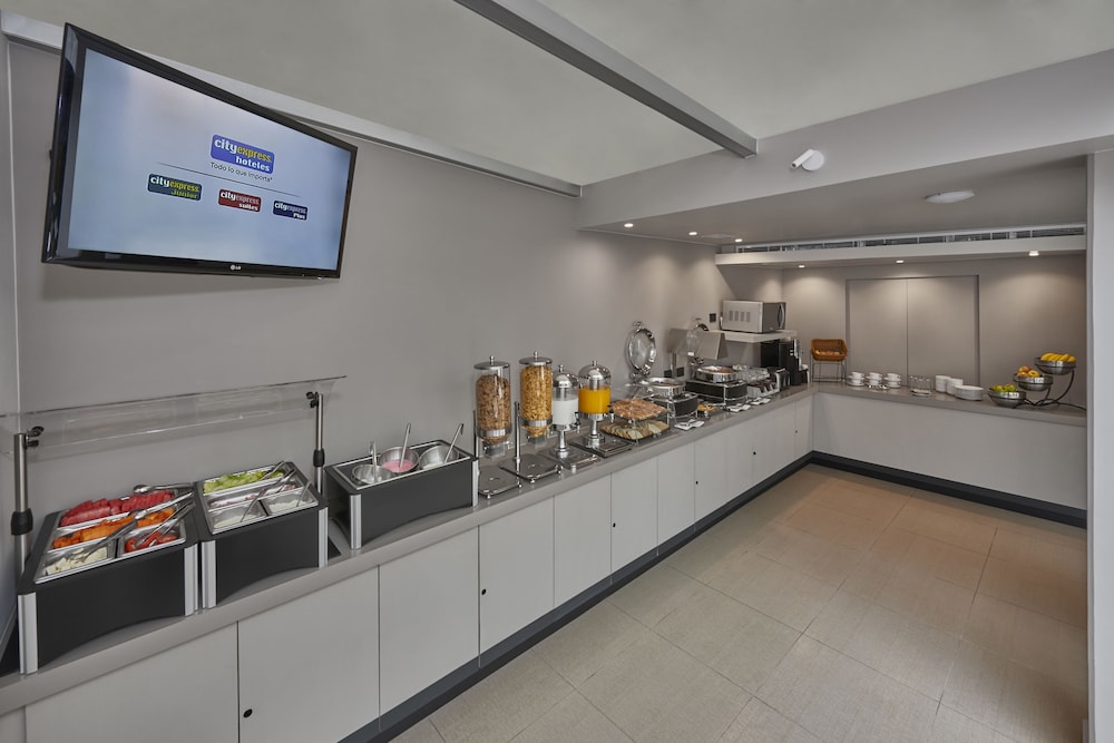 Lobby at City Express Suites by Marriott Ciudad de Mexico Anzures, MEXICO CITY