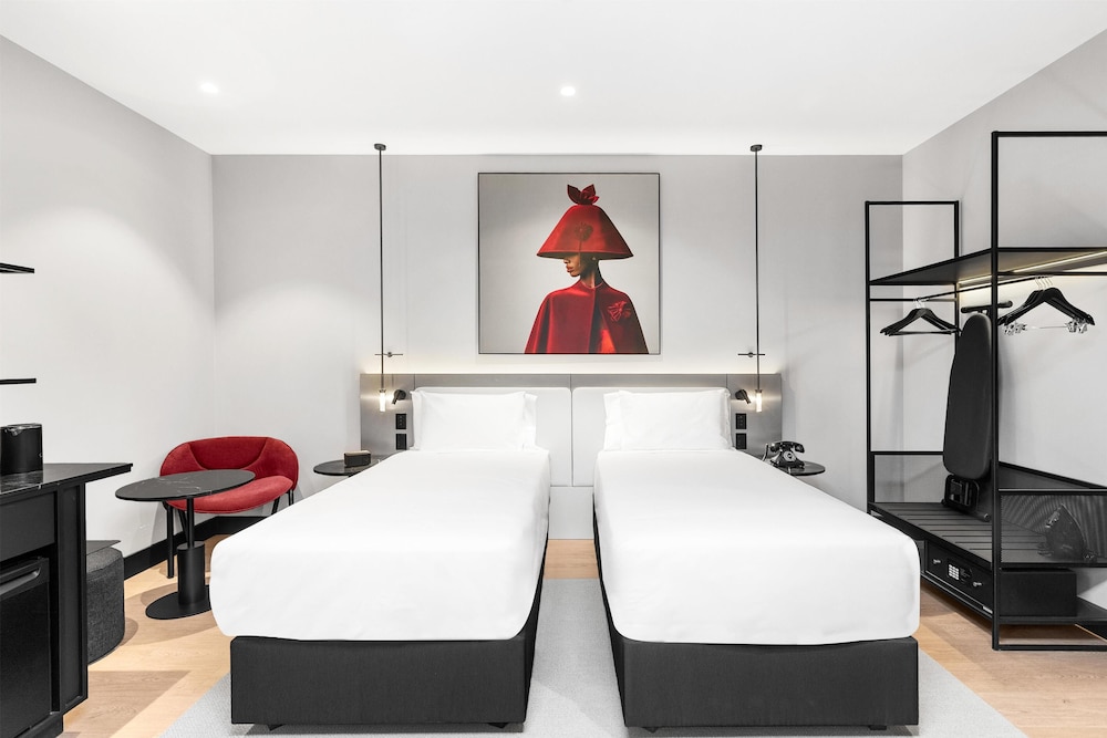 Standard, Radisson RED Auckland 8/10