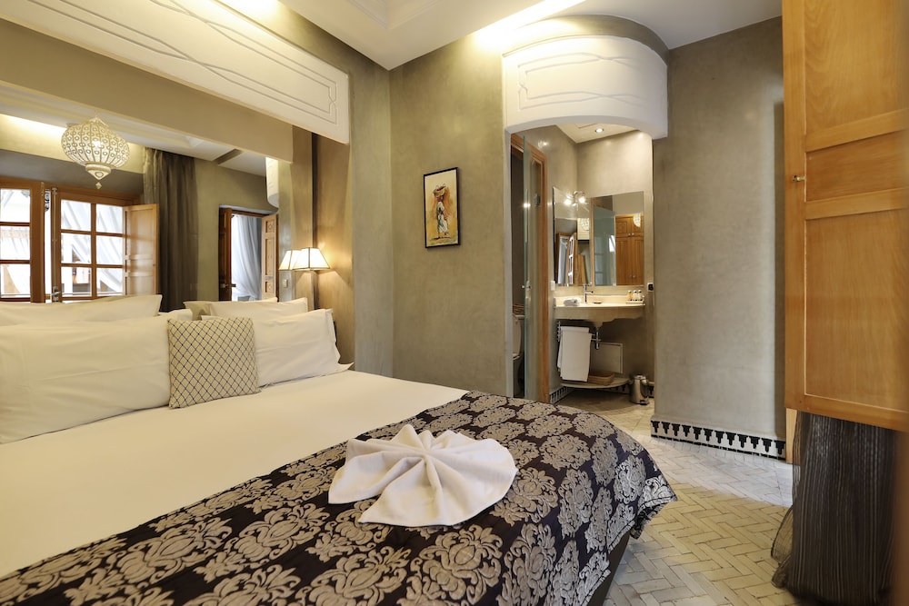 Riad L Etoile D Orient 6/75