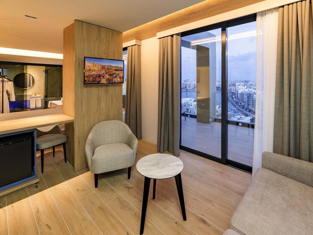 Mercure St. Julian s Malta 47/69