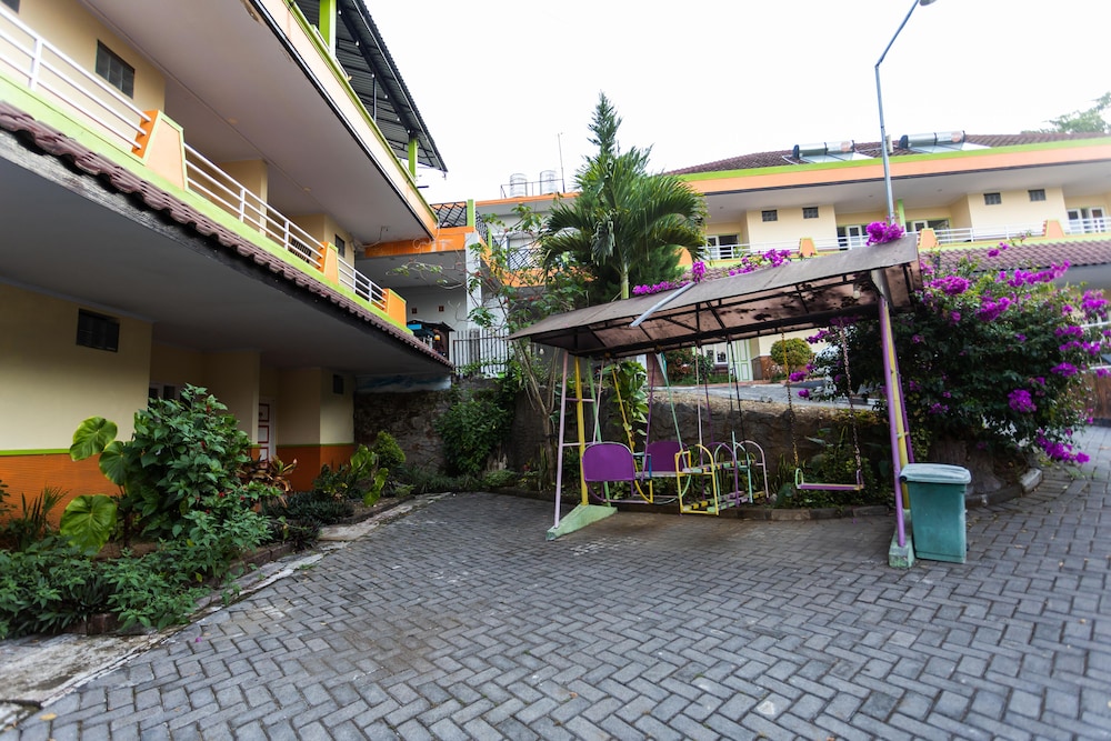 Villa Panderman Indah 54/64
