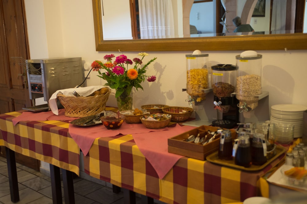ASTERI HOTEL 16/32