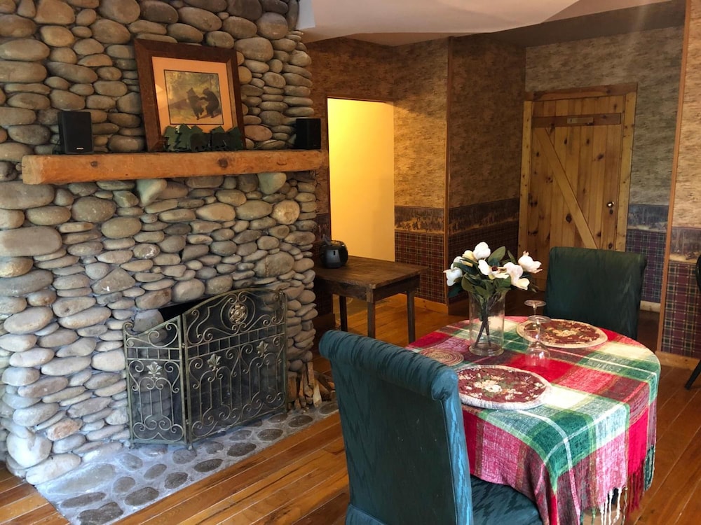 Evergreen Cottage Inn & Cabins 8/38