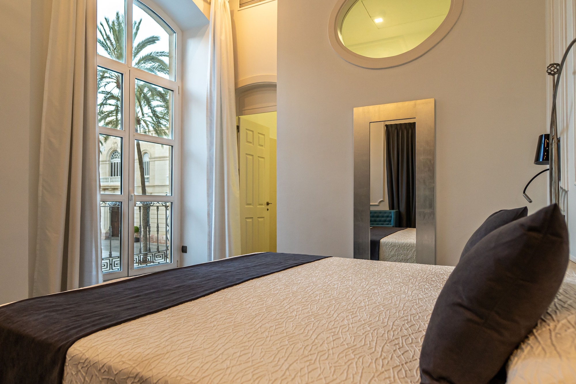 JUNIOR SUITE, QUEEN BED