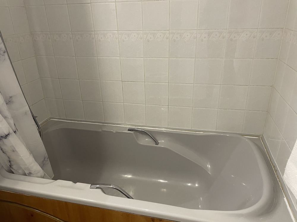 OYO Diamonds Inn 69/70